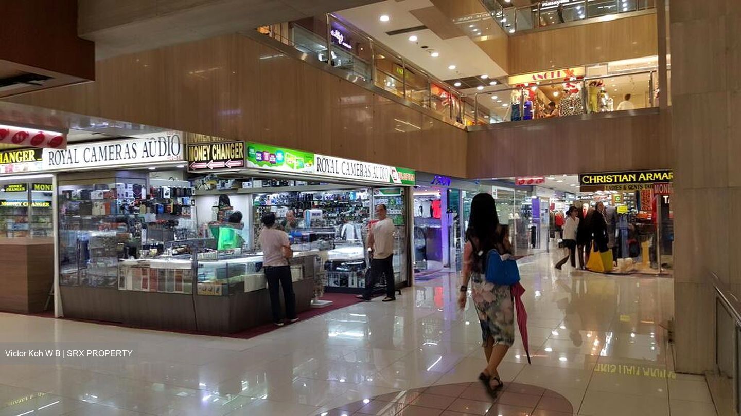 Scotts Road (D9), Retail #504182371